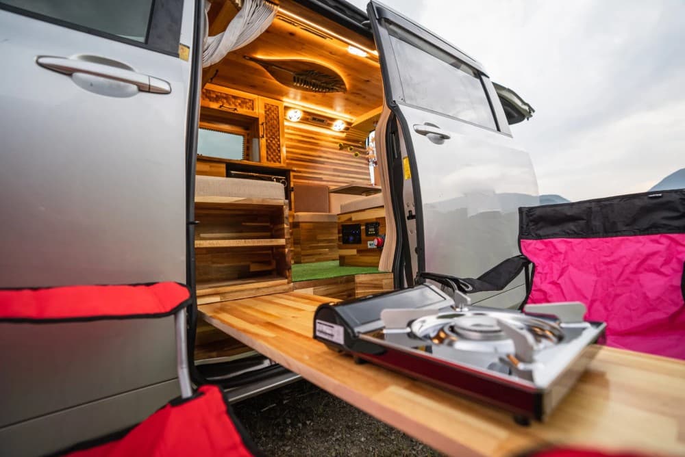 Mid-Size Campervan