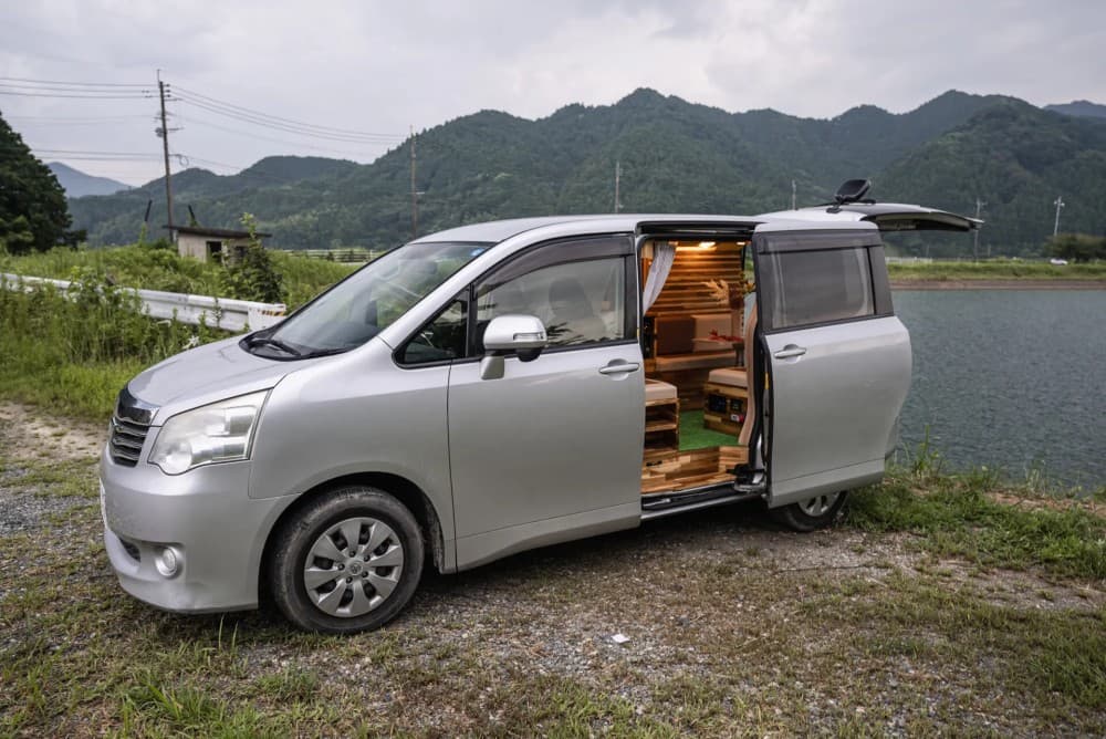 Mid-Size Campervan