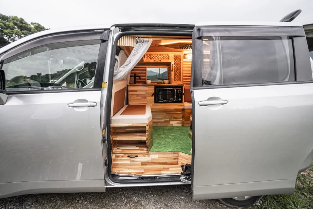 Mid-Size Campervan