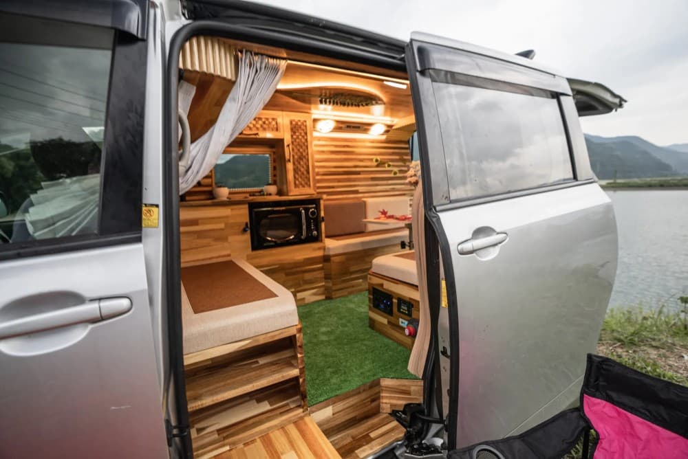 image of Mid-Size Campervan