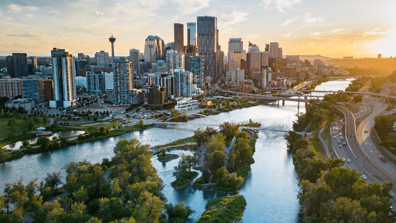 Explore Canada on a 14-night RV trip from Toronto to Calgary from $1/day with Imoova! This guide includes top attractions, campsites, and RV tips