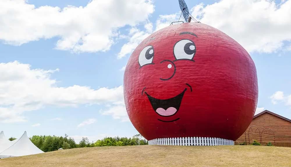 Canada may be known for its majestic landscapes and friendly cities, but it also has its fair share of weird and wonderful roadside attractions.