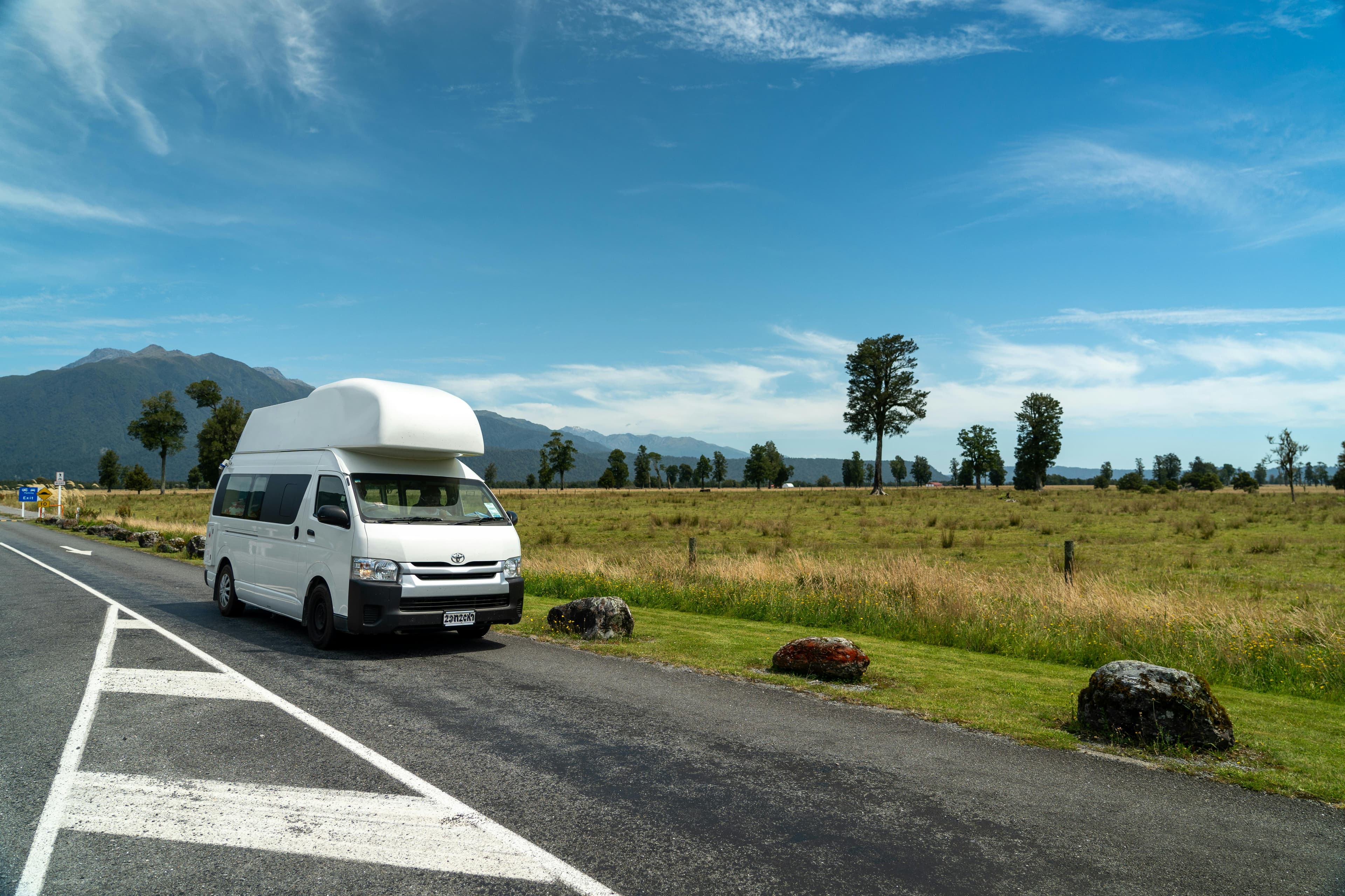 New to campervans? Discover essential first-time tips from emptying waste water to smart packing. Learn how Imoova can help you roadtrip on a budget.