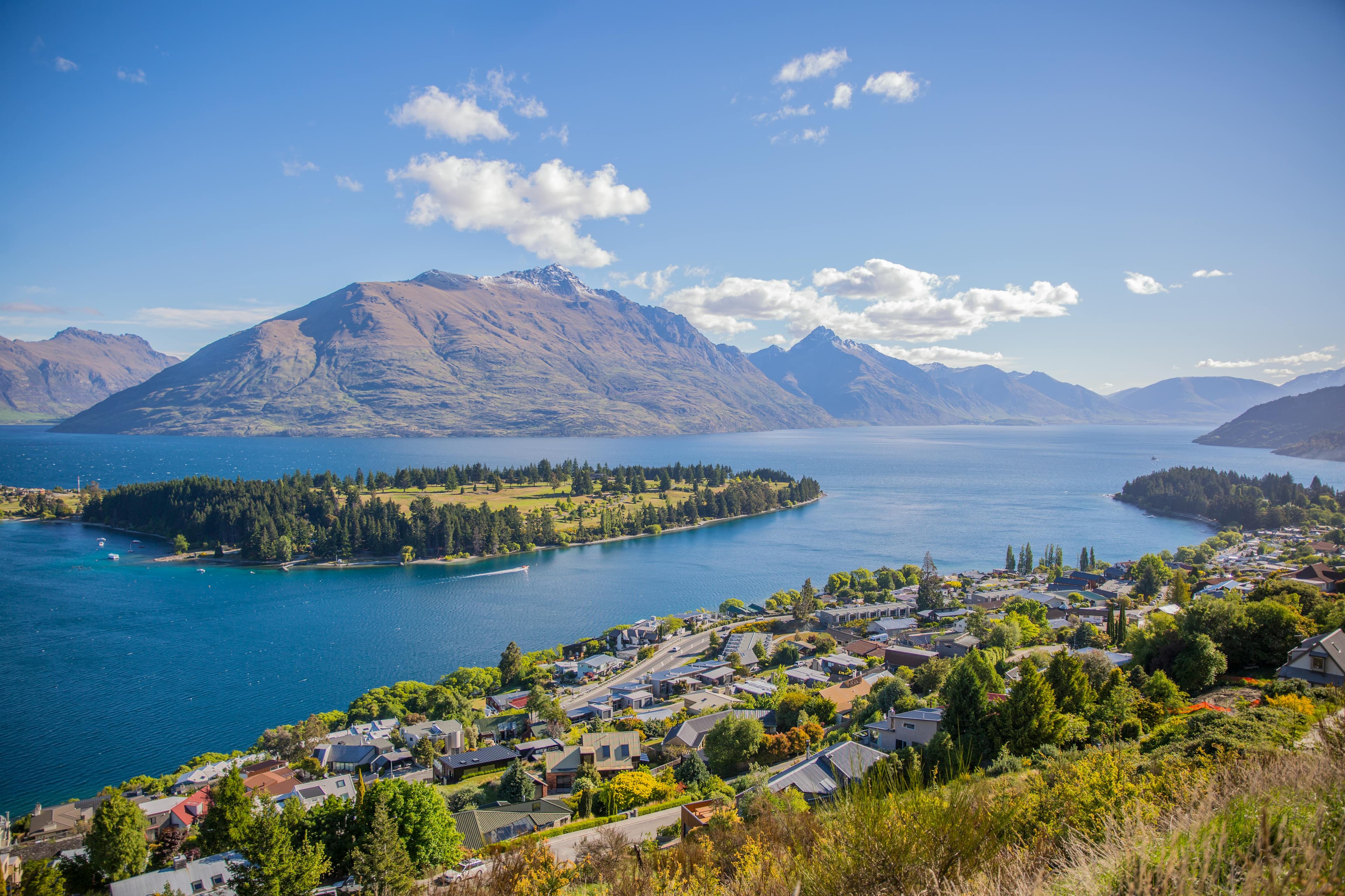 Explore Queenstown, NZ’s adventure capital, for less! Discover top sights and hire a car from just $1/day with Imoova’s easy relocation deals.